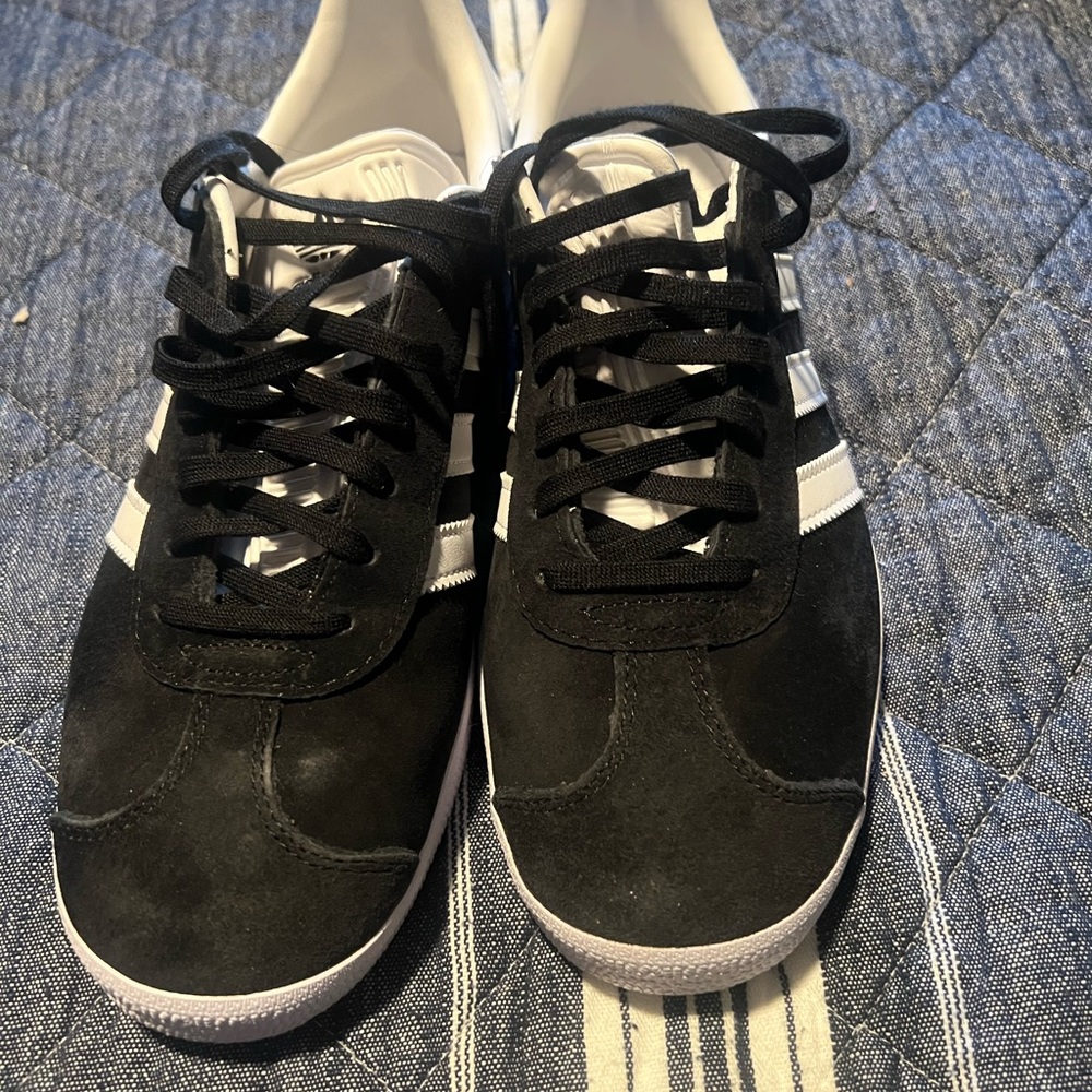 Black and white Adidas Shoes size 7 Men’s New